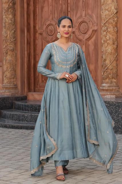 Krunique anarkali 3pcs wholesale kurti market in malad
